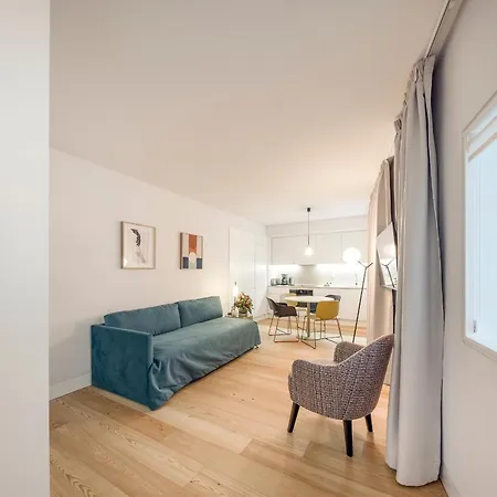 Serviced - Mouraria Apartman *