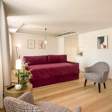 Serviced - Mouraria Apartman *