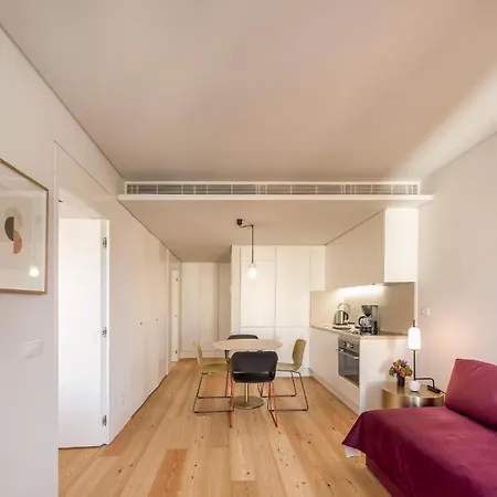 Serviced - Mouraria Apartman *